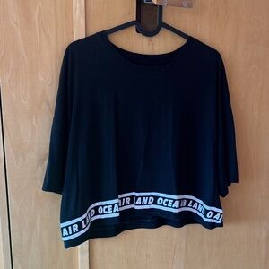 ALO Yoga Black Tee with Air Land Ocean cropped m
